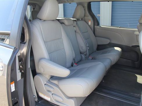 Used 2016 Toyota Sienna XLE w/ XLE Navigation Package FWD image 20