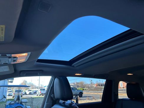 Used 2019 Toyota Highlander XLE image 25