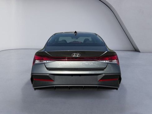 New 2026 Hyundai Elantra SE FWD image 4