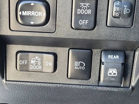 Used 2018 Toyota Tundra SR5 RWD image 28