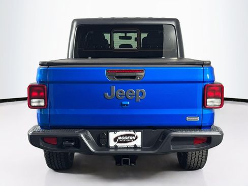 Used 2022 Jeep Gladiator Overland w/ Cold Weather Group AWD/4WD image 10