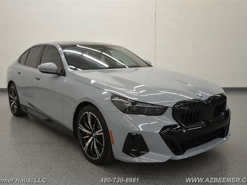 Used 2025 BMW 550e xDrive w/ Premium Package AWD/4WD image 6