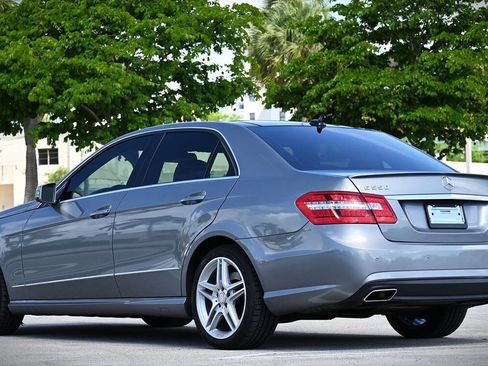 Used 2011 Mercedes-Benz E 550 4MATIC Sedan image 6