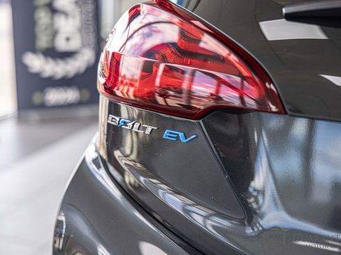 Used 2020 Chevrolet Bolt LT FWD image 13