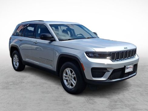 Used 2022 Jeep Grand Cherokee Laredo w/ Luxury Tech Group I AWD/4WD image 7