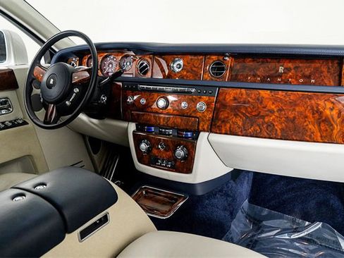 Used 2016 Rolls-Royce Phantom Sedan image 52