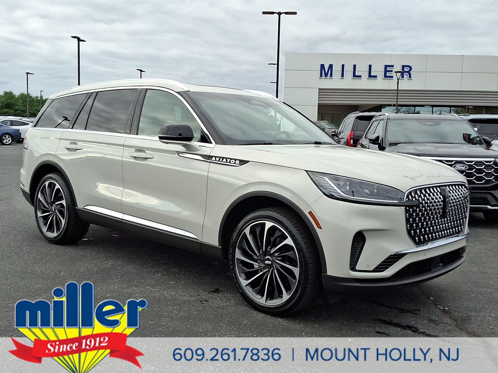 Used 2025 Lincoln Aviator Reserve w/ Equipment Group 201A AWD/4WD image 1