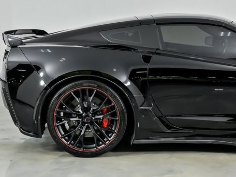 Used 2019 Chevrolet Corvette Z06 RWD image 13