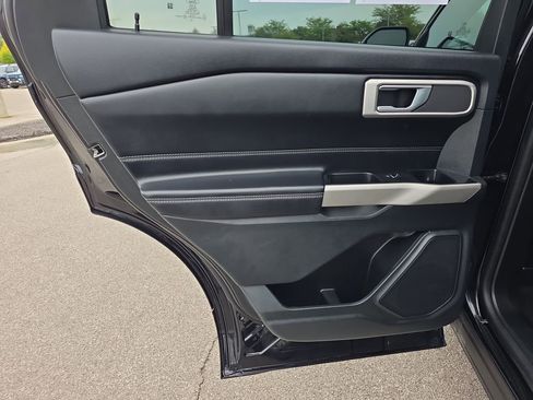 Used 2022 Ford Explorer XLT w/ Equipment Group 202A image 30