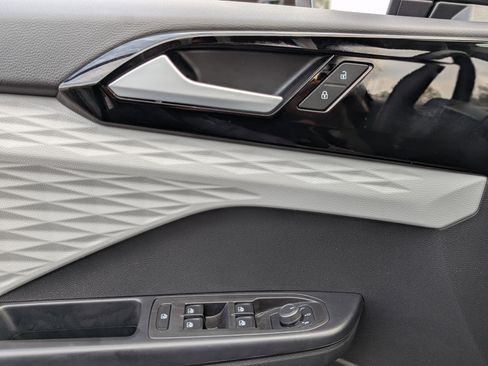 Used 2024 Volkswagen Taos S image 15