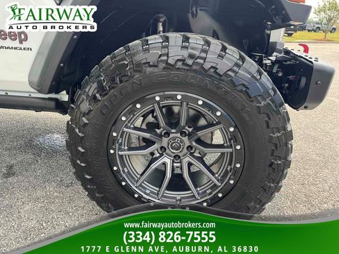 Used 2024 Jeep Wrangler Unlimited Rubicon w/ Capability Package image 33