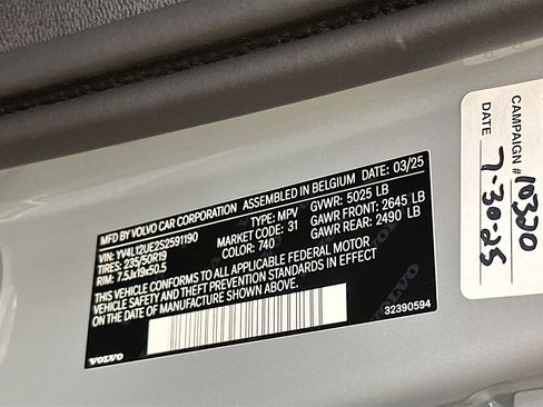 Used 2025 Volvo XC40 B5 Plus image 12