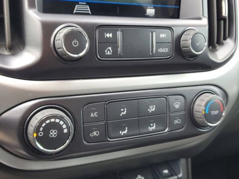Used 2022 Chevrolet Colorado LT AWD/4WD image 23