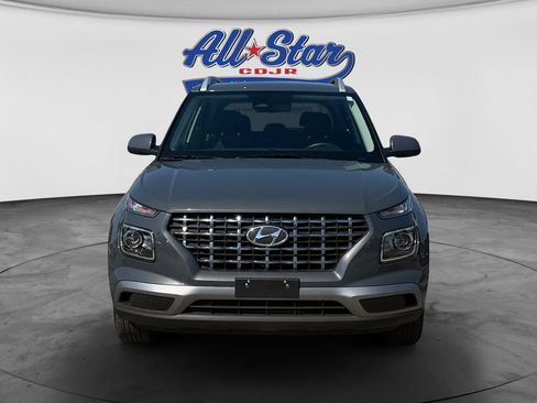 Used 2025 Hyundai Venue SEL FWD image 2