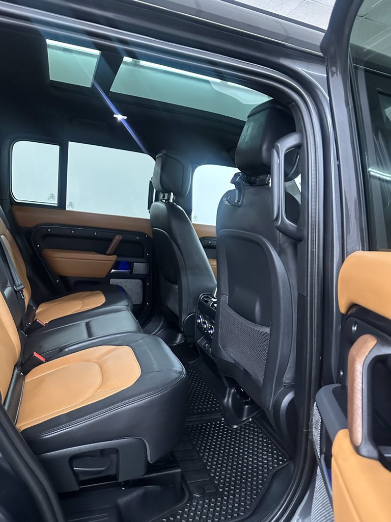 Used 2024 Land Rover Defender 130 X-Dynamic SE AWD/4WD image 37