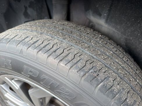 Used 2022 Toyota RAV4 XLE Premium image 12