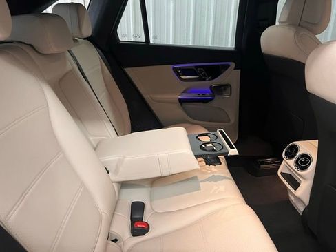 Used 2025 Mercedes-Benz GLC 350e 4MATIC image 20