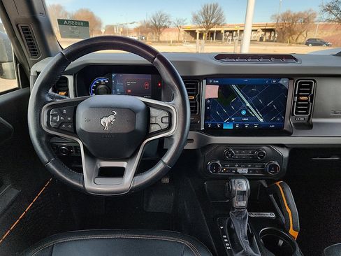 Used 2022 Ford Bronco Badlands image 6