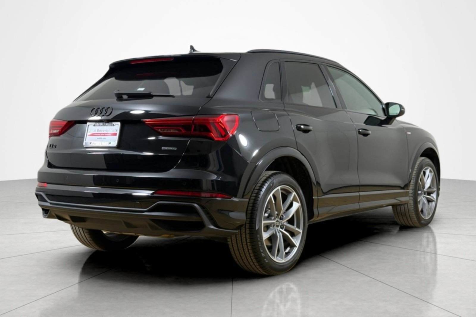 Used 2023 Audi Q3 2.0T Premium w/ Black Optic Sport Package AWD/4WD image 5