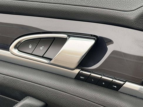 Used 2016 Porsche Panamera 4 Edition image 33