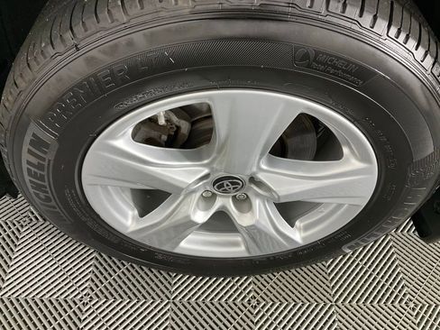 Used 2023 Toyota Highlander LE image 7