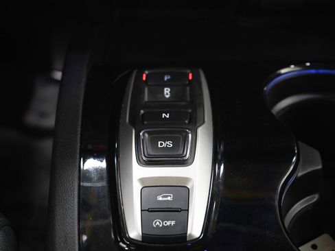 Used 2017 Honda Pilot Touring image 21