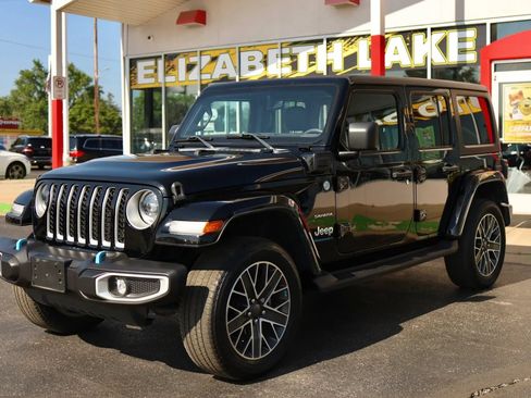 Used 2023 Jeep Wrangler Unlimited Sahara w/ Cold Weather Group AWD/4WD image 1