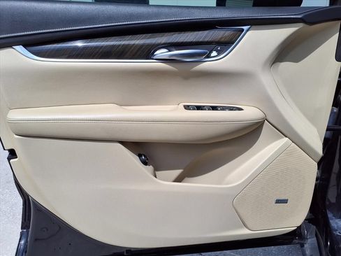 Used 2018 Cadillac XT5 FWD image 16