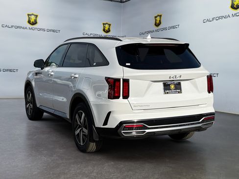 Used 2023 Kia Sorento S image 3