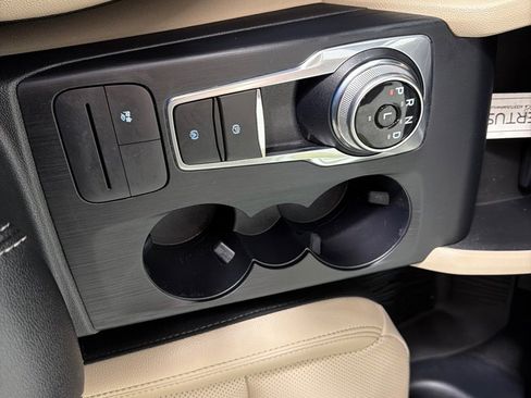 Used 2022 Ford Escape SEL image 19