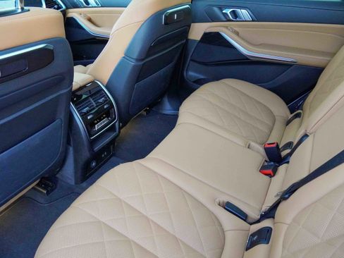 Used 2025 BMW X7 xDrive40i w/ M Sport Package image 36