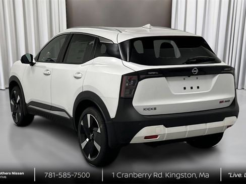 New 2025 Nissan Kicks SR image 7