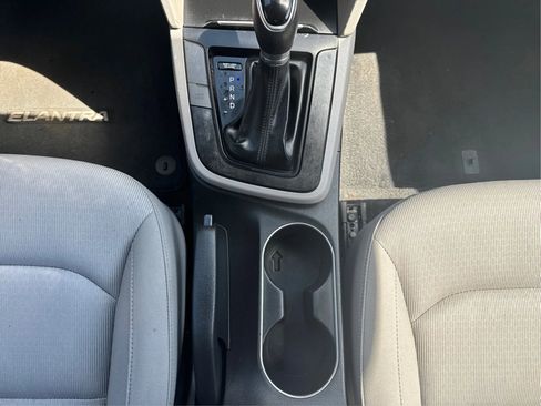 Used 2018 Hyundai Elantra SE FWD image 14