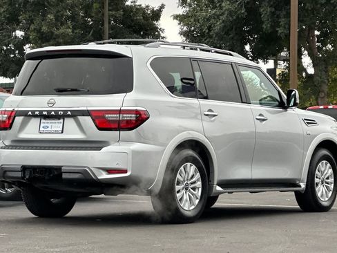 Used 2021 Nissan Armada SV image 2