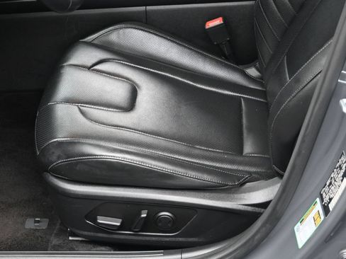 Used 2025 Hyundai Elantra Limited FWD image 13