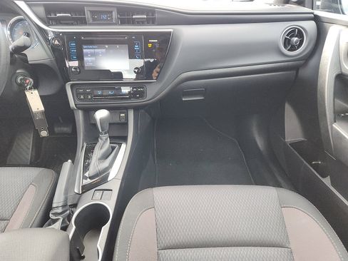 Used 2017 Toyota Corolla LE image 11