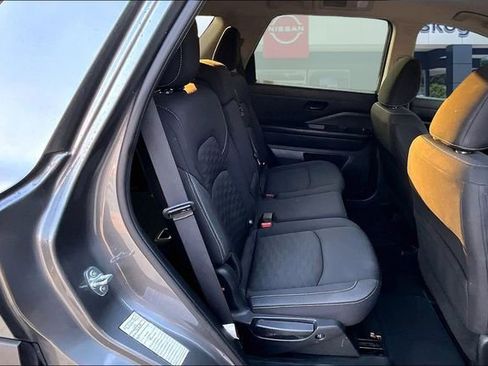 Used 2024 Nissan Pathfinder SV image 22