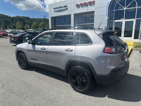 Used 2019 Jeep Cherokee Latitude Plus image 10