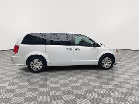 Used 2020 Dodge Grand Caravan SE w/ Rear Park Assist Package image 30