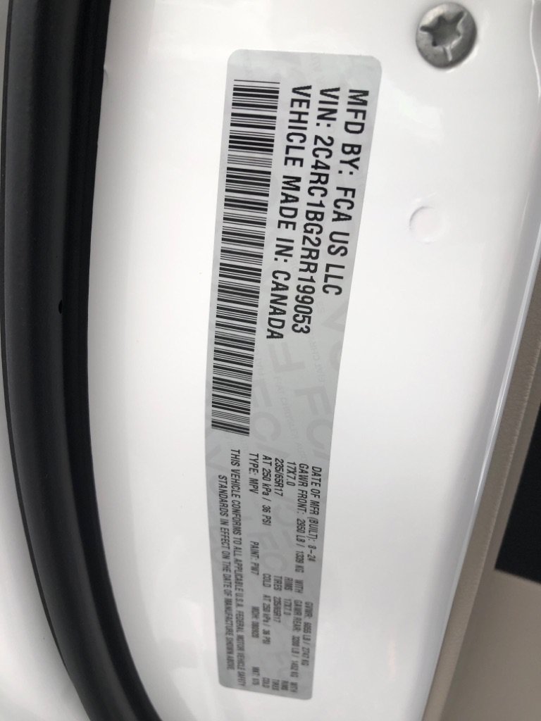 Used 2024 Chrysler Pacifica Touring-L FWD image 40