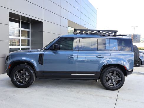 Certified 2022 Land Rover Defender 110 X-Dynamic SE AWD/4WD image 11