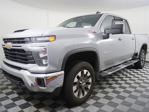 Used 2024 Chevrolet Silverado 3500 LT w/ Safety Package image 6