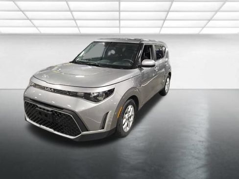 Used 2024 Kia Soul LX w/ Option Group 015 FWD image 9