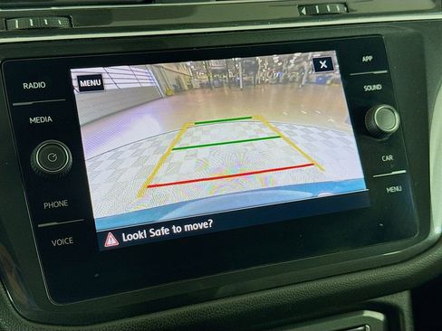 Used 2019 Volkswagen Tiguan SE w/ Panoramic Sunroof Package FWD image 13