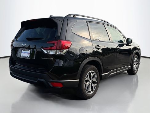 Used 2023 Subaru Forester Premium AWD/4WD image 2