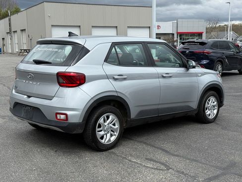 Used 2022 Hyundai Venue SE FWD image 6