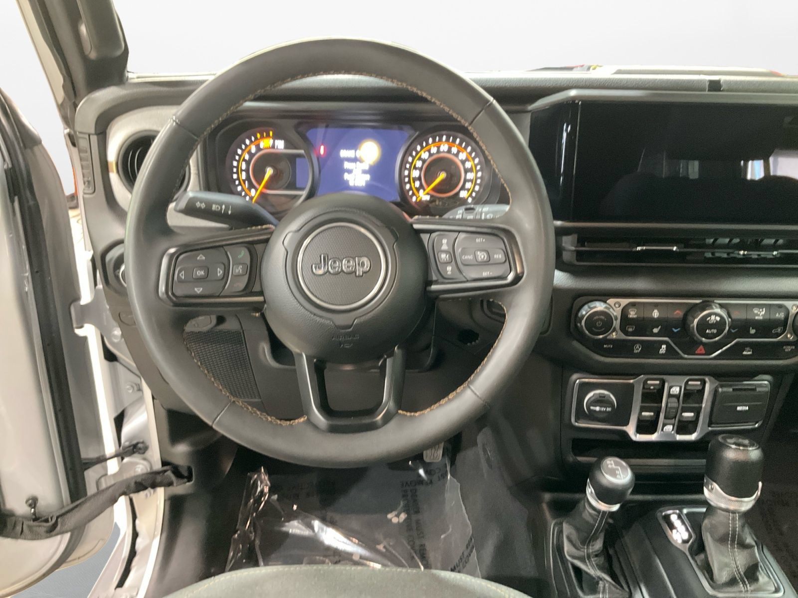 Used 2024 Jeep Wrangler Unlimited Sport AWD/4WD image 11