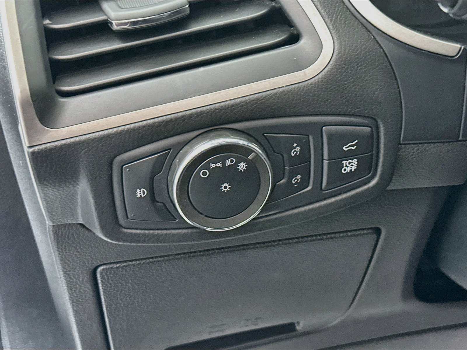 Used 2020 Ford Edge SEL w/ Convenience Package FWD image 10