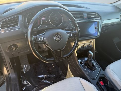 Used 2018 Volkswagen Tiguan SEL FWD image 11
