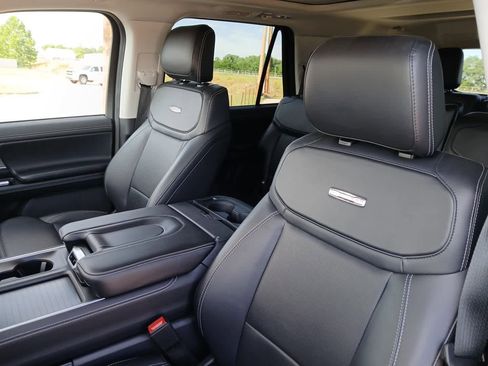Used 2025 Ford Expedition Platinum AWD/4WD image 21